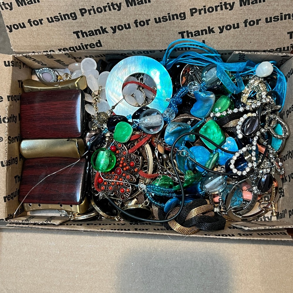 2.8 Lbs Craft Jewelry Lot Broken Repair Repurpose Wearable Harvest Resell - Picture 2 of 6